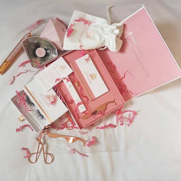 Lashes - Picture 3 of 4